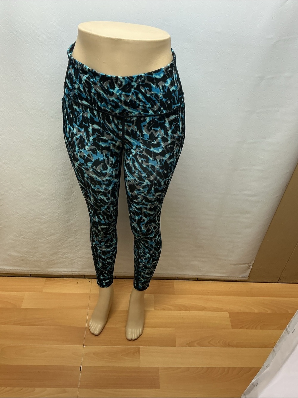 Women's High-Waist Printed Active Leggings in Teal/Black